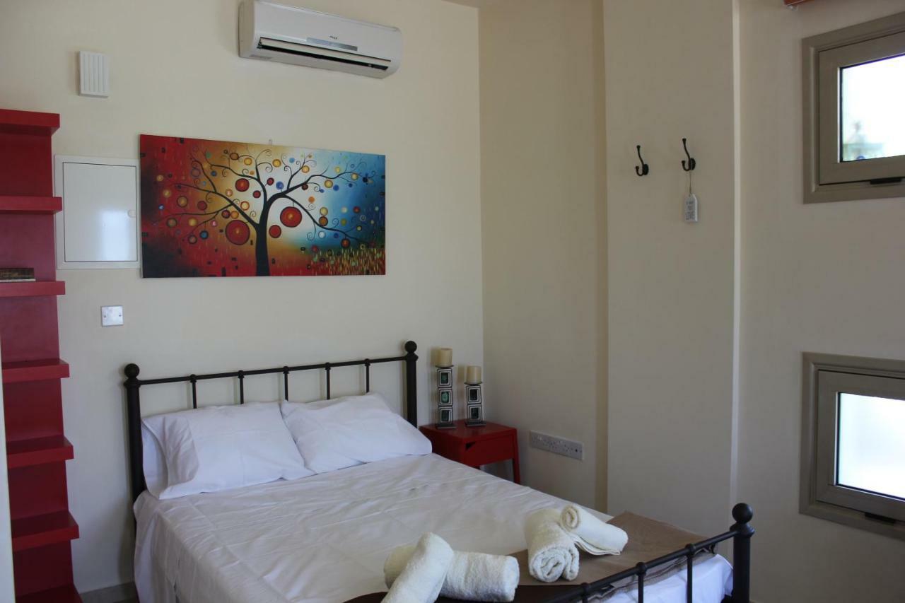 Kerynia Apartments 파포스 외부 사진