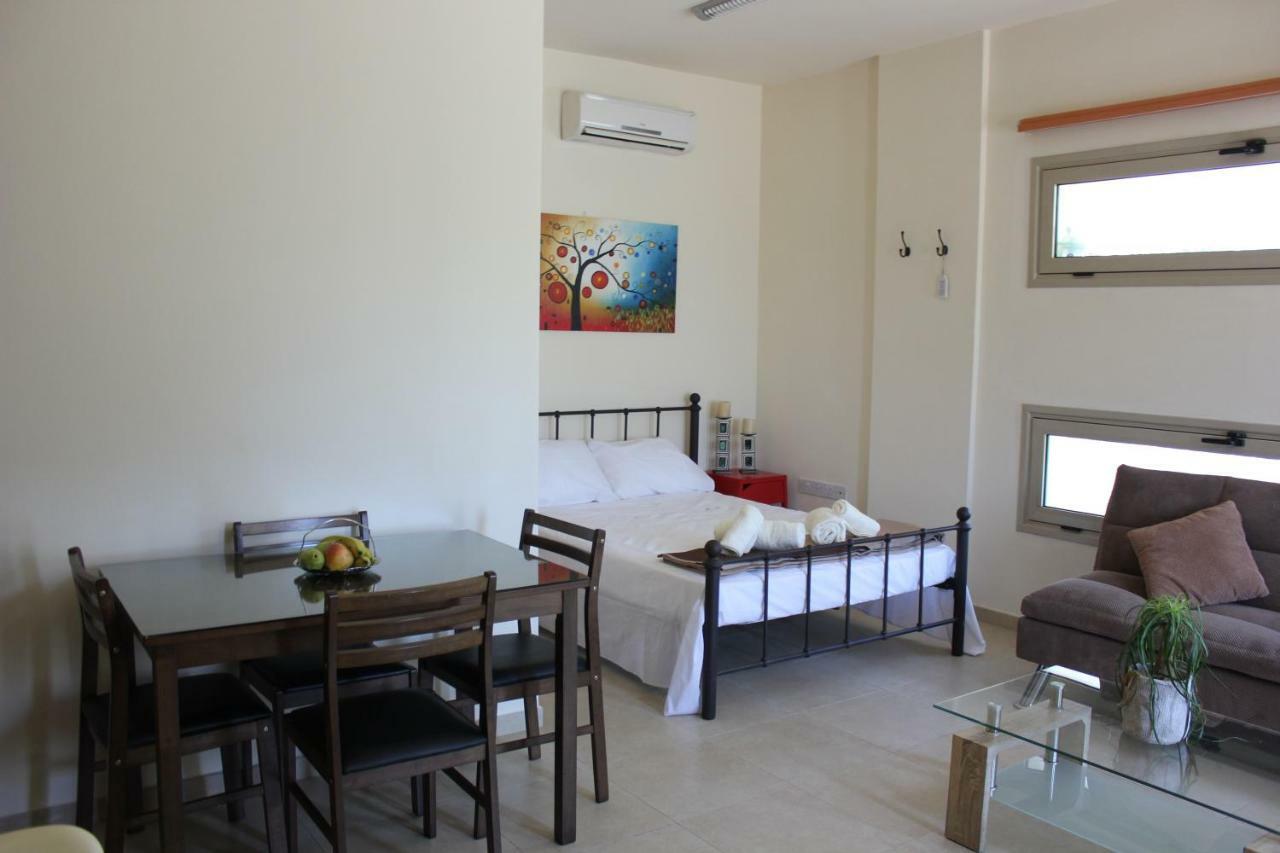 Kerynia Apartments 파포스 외부 사진
