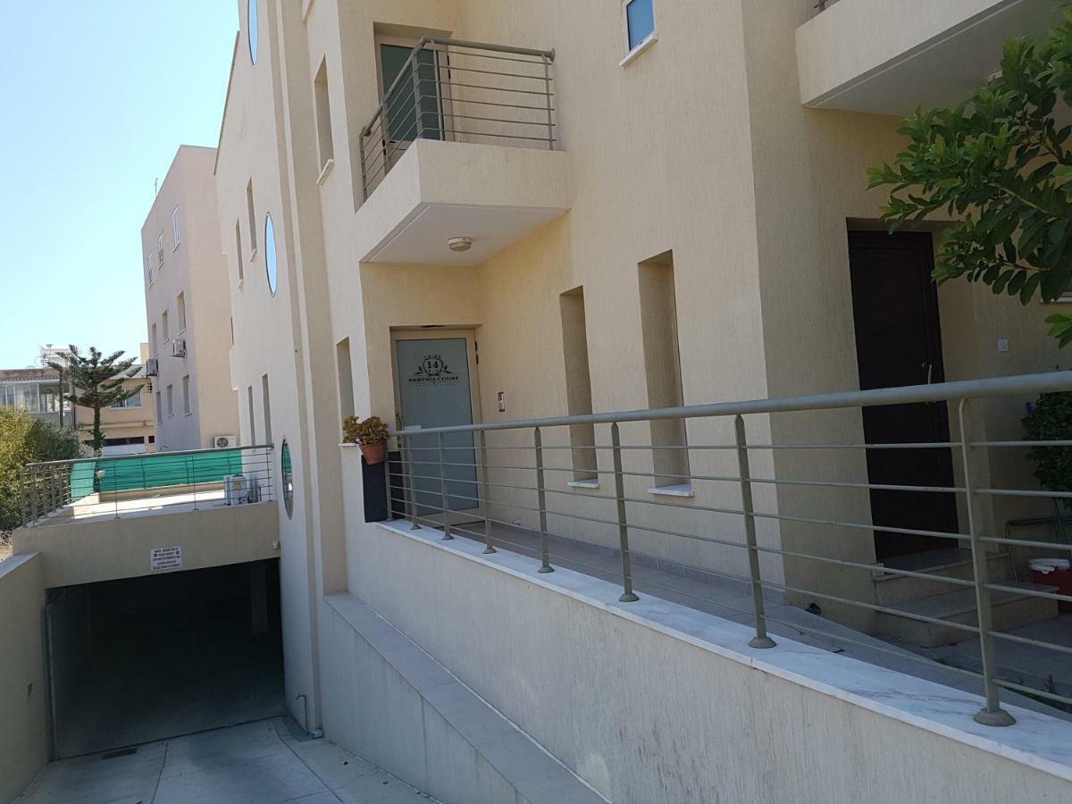Kerynia Apartments 파포스 외부 사진