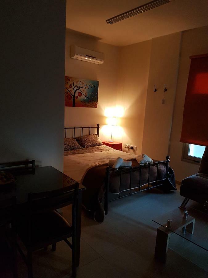 Kerynia Apartments 파포스 외부 사진